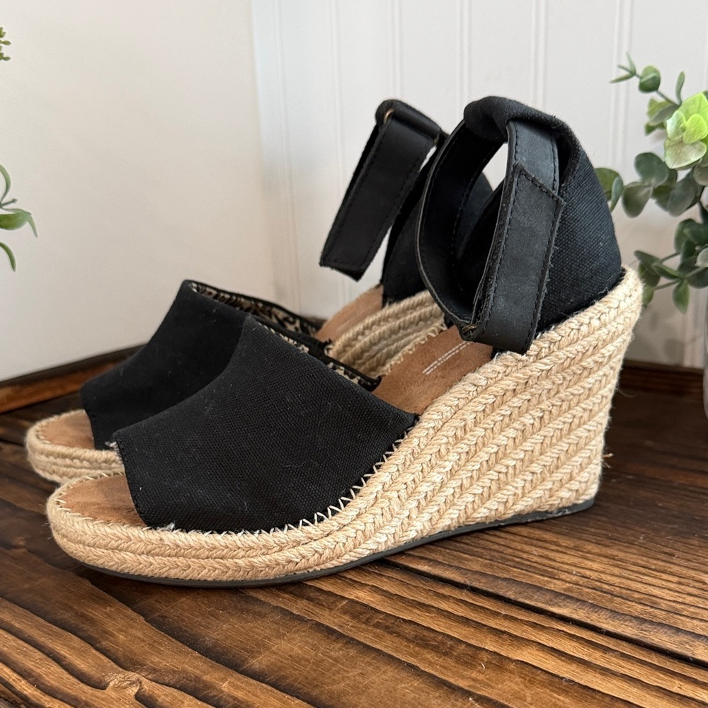 New Toms Black Canvas Wedge Espadrille Sandals